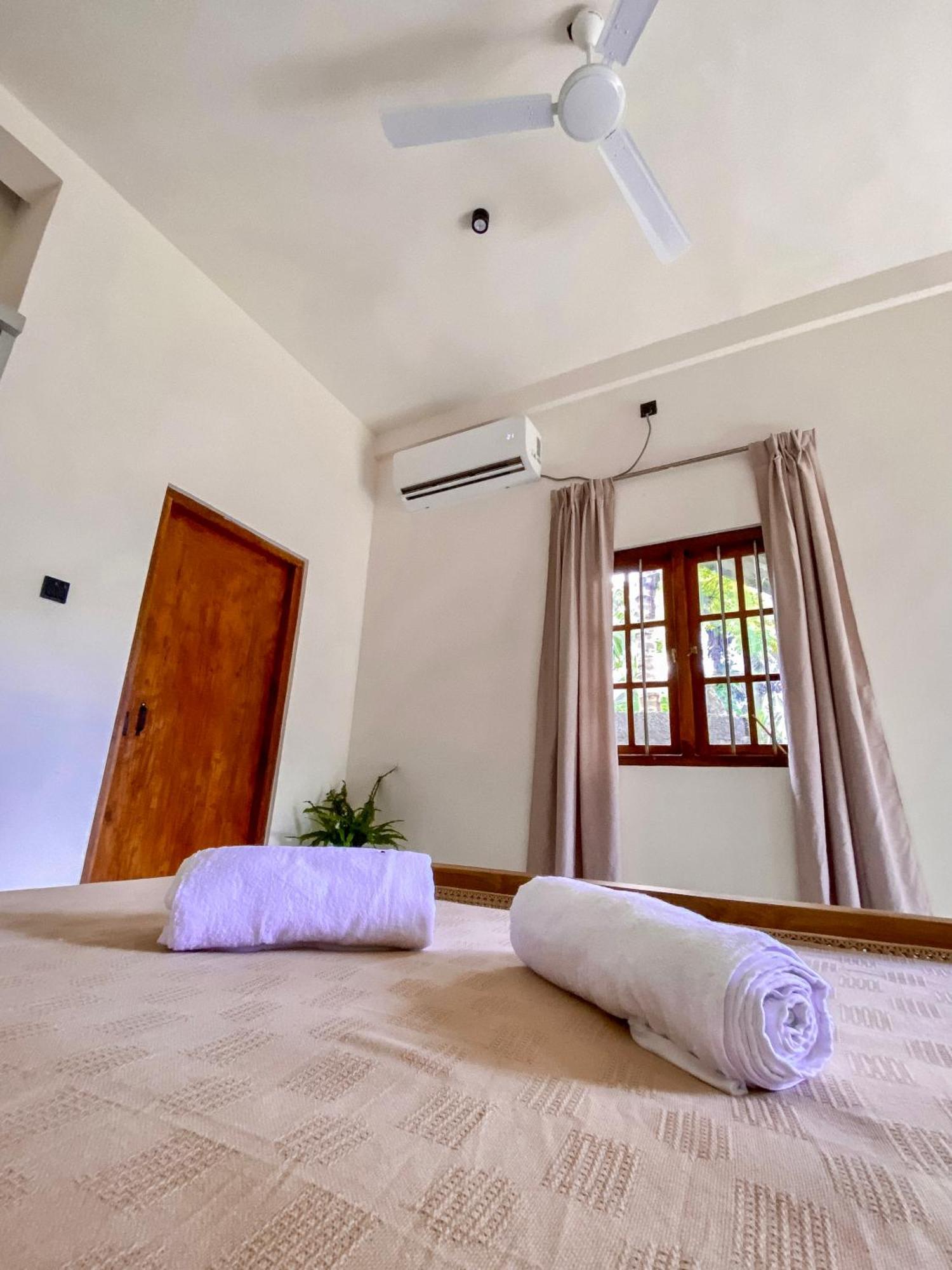 The Palm Private Cottages Midigama East Esterno foto